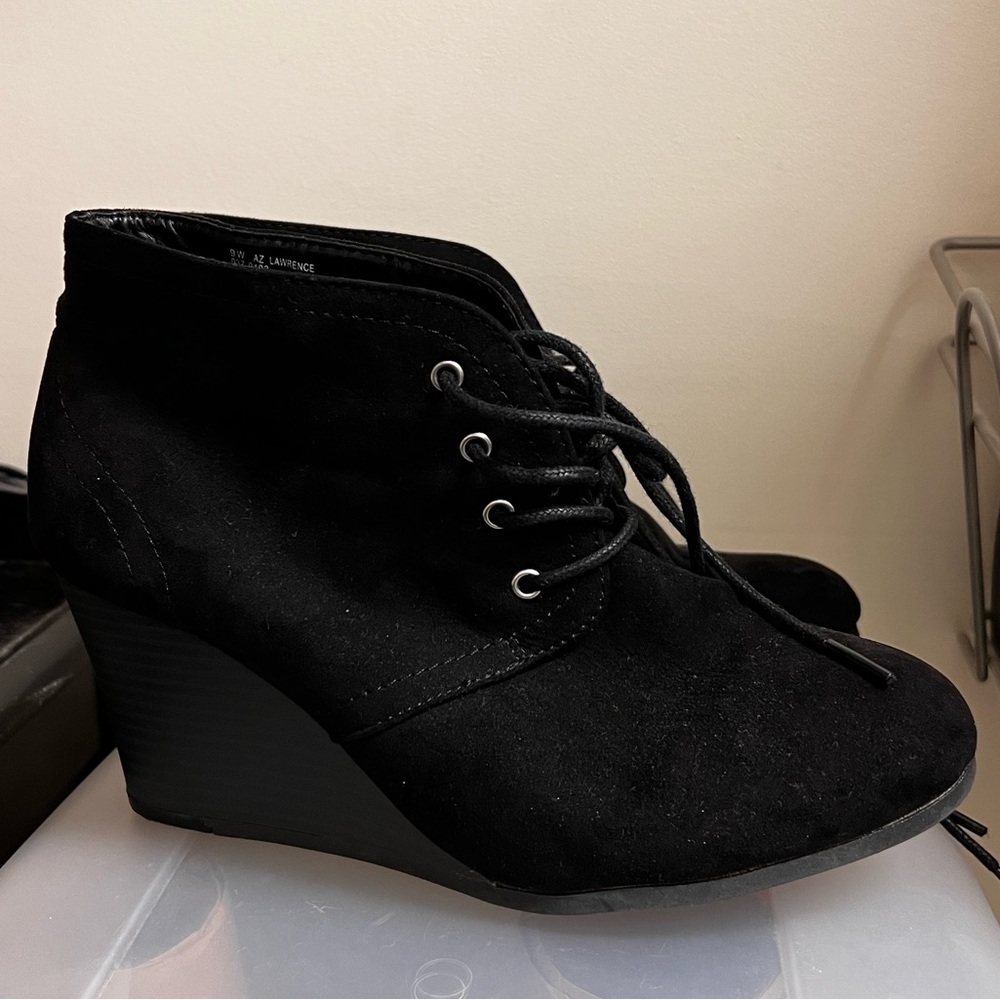 🪩 Arizona Jean Company Black Lace Up Wedge Boots size 9W